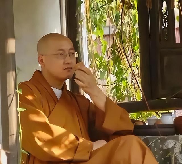 五台山方丈去世4天，恶心一幕出现，生前用度被质疑，捐赠引争议