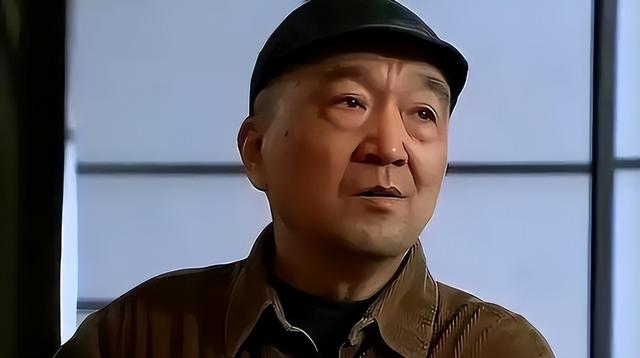 79岁李保田现状：定居山东衰老明显，儿子李彧太像父亲的“翻版”