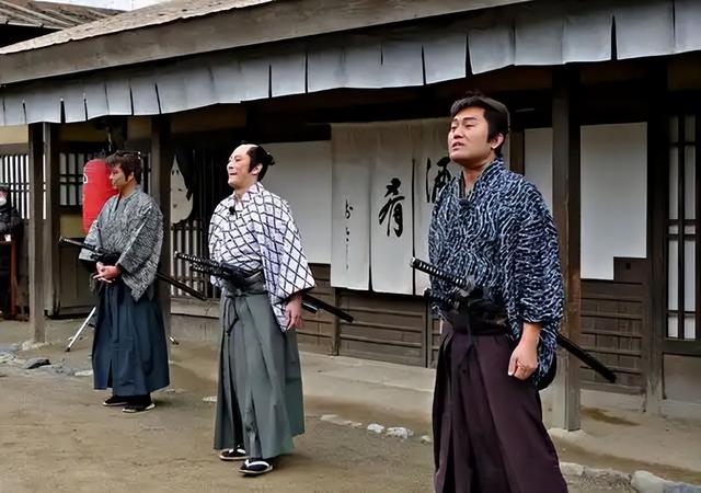 1947年，川岛芳子接受审判的留影，容貌憔悴	，第二年被枪决！