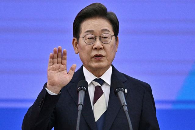 韩国摊牌了，李在明拒绝出席阅兵，王毅挂断电话，送给韩方一句话