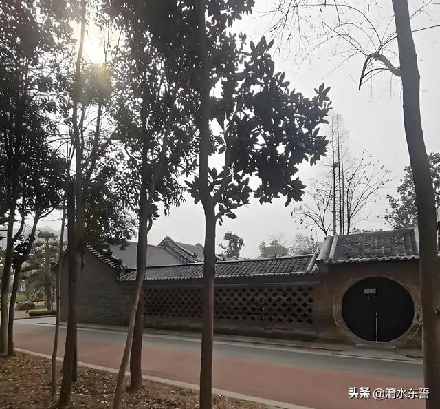 南阳申伯公园:落日熔金 秋叶簋鸣