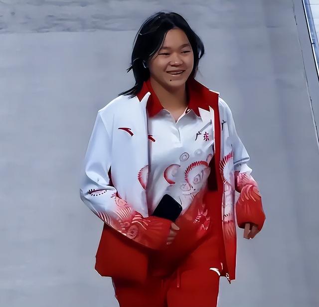 远离“造神”陷阱，经济学家发文抨击，揭开全红婵令人担忧的现状