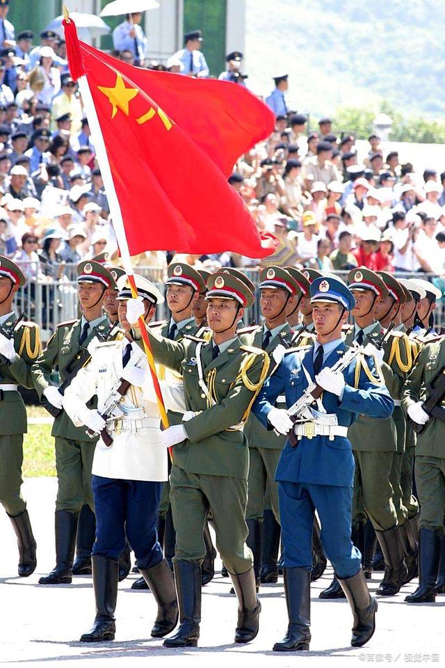 美国就算不发展，中国20年也追不上，九三阅兵打了多少专家的脸