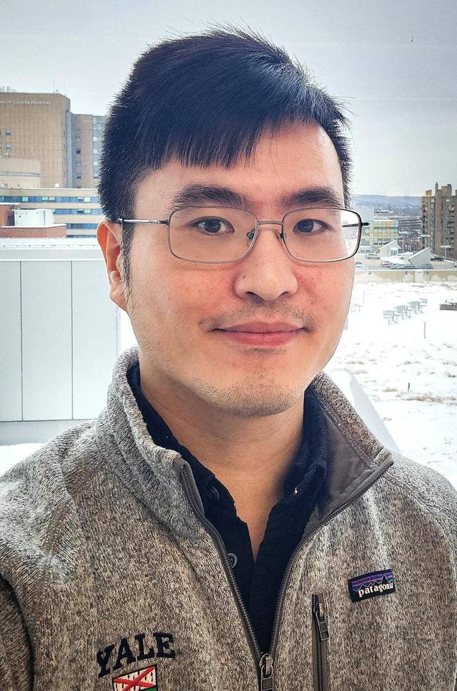 300年后牛顿法得到改进，修改泰勒展开式，收敛速度更快