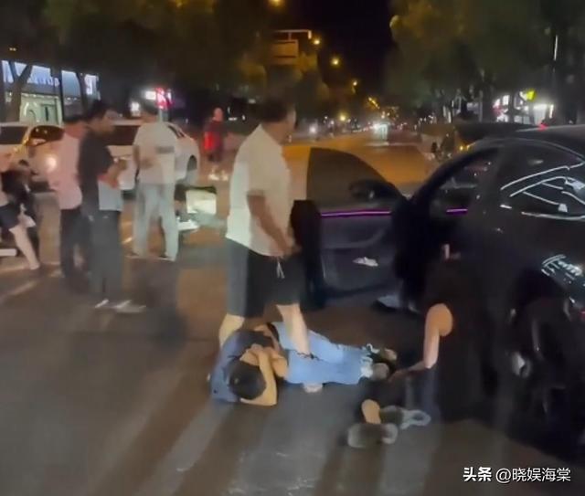 男子暴打情夫后续：妻子下跪求饶，知情人爆猛料，恶心的还在后面