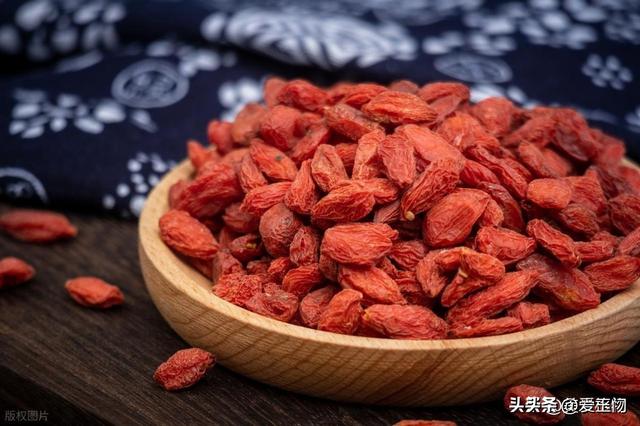 枸杞搭配生姜	，作用太厉害了，老公才吃3天直说好，赶快收藏