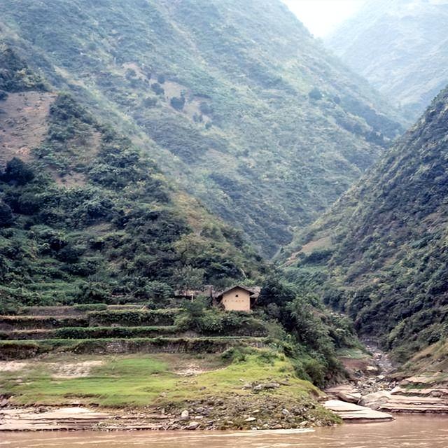 不尽长江滚滚流 1987年