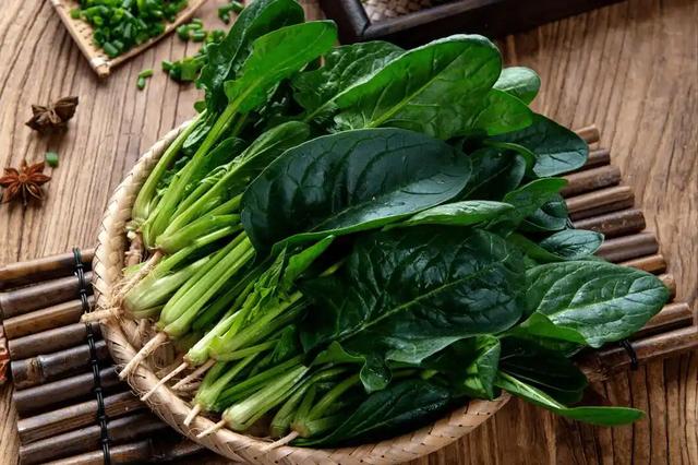 3种蔬菜嘌呤比肉还高,堪称“尿酸炸弹”!很多人还每天在吃