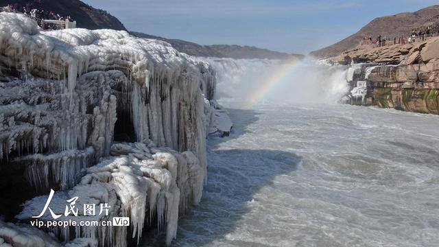 山西吉县：壶口瀑布现流凌封河景观