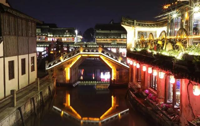 中国夜景超美的七个古镇，趁年轻一定要去看看，你最喜欢哪一个