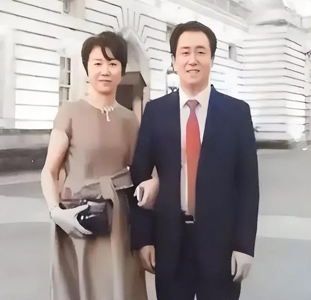 这下麻烦大了！短短3个月，许家印再迎5大噩耗，王健林的话应验了