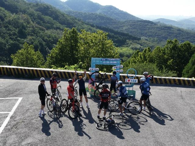 200余名骑行爱好者逐风九女峰 点燃夏日热情