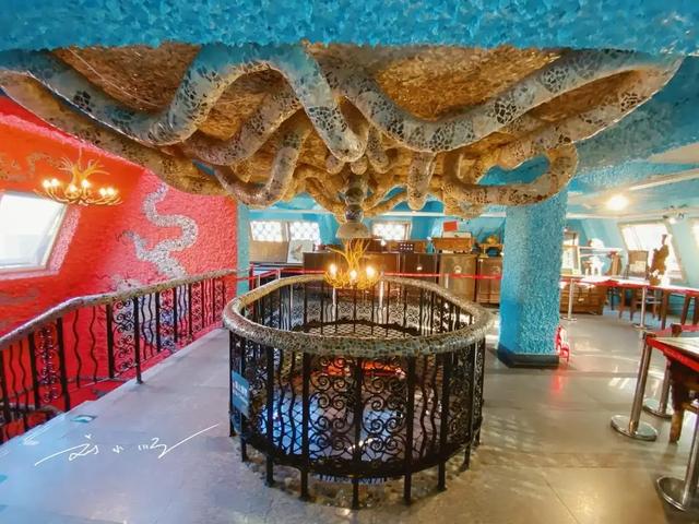 天津这座建筑太“奇葩”：浑身贴着碎瓷片，密集恐惧者直呼受不了