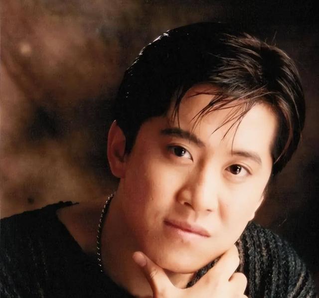 他8次上春晚	，作死被捕入狱，如今56岁无人问津，沦落到四处走穴