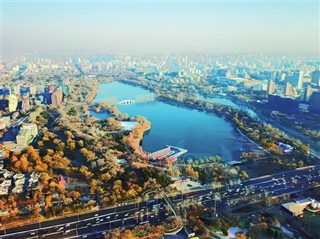 “云端漫步”览胜景醉舌尖