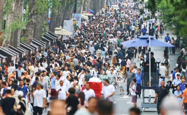 长春新民大街持续火爆！步步吸睛！盛况直击→
