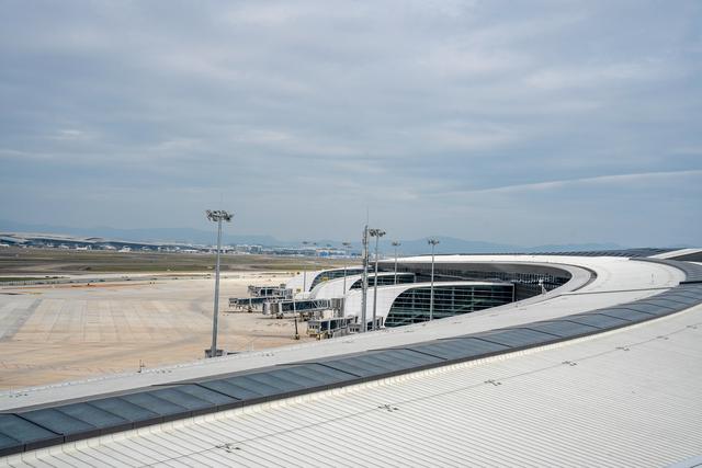 广州白云T3航站楼启用：全国最大单体机场诞生，岭南花城新地标