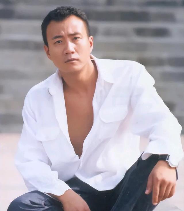 戏子误国？央媒点名痛斥，这6位艺人为捞金害惨老百姓，毫无底线