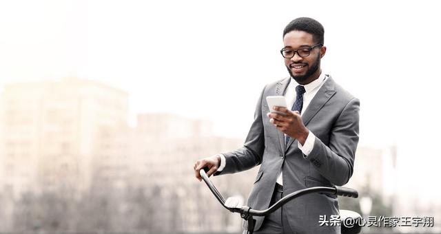 不追他人脚步，平凡亦有光芒	，活成自己的模样