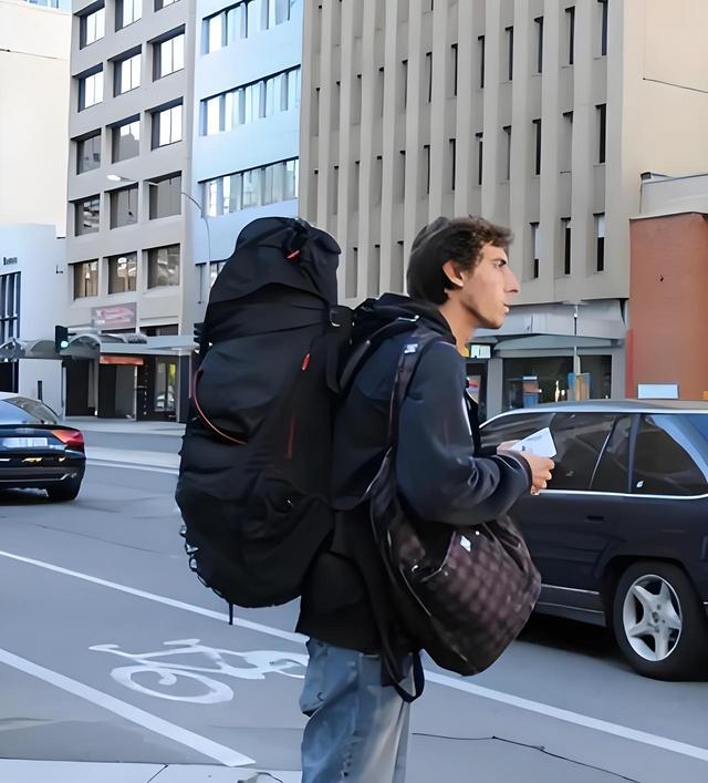为啥大多数老外宁可背死沉的背包，也不用行李箱？有啥科学解释？