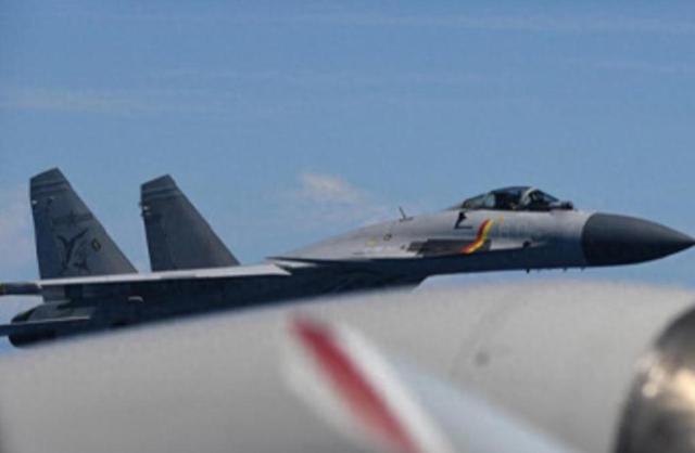 中日战机对峙后，高市早苗紧急表态，美防长敲打日本：将付出代价