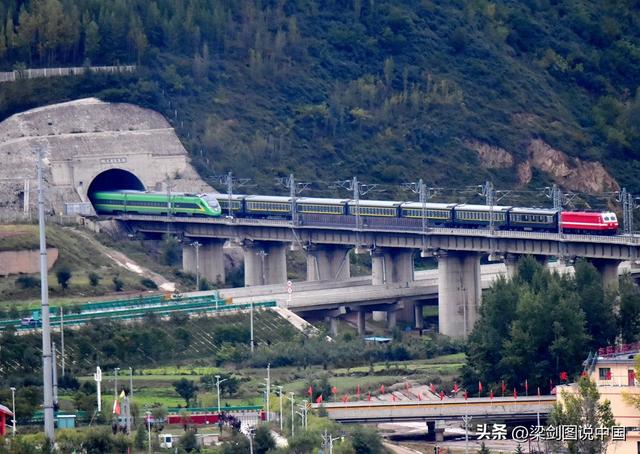 甘肃省陇南市宕昌县，哈达铺镇红军长征经过90周年纪念盛世。