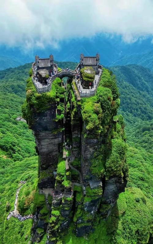 梵净山：云巅之上的自然与人文交响