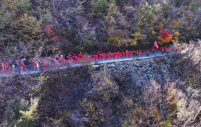 “2025辽宁省重阳登高健身大会”在庄河步云山乡举行