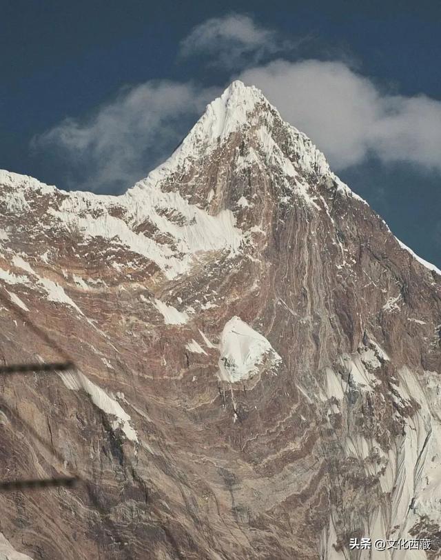 对不起，这看日照金山、流星、沙漠和雪山同框的宝藏地，我写晚了！
