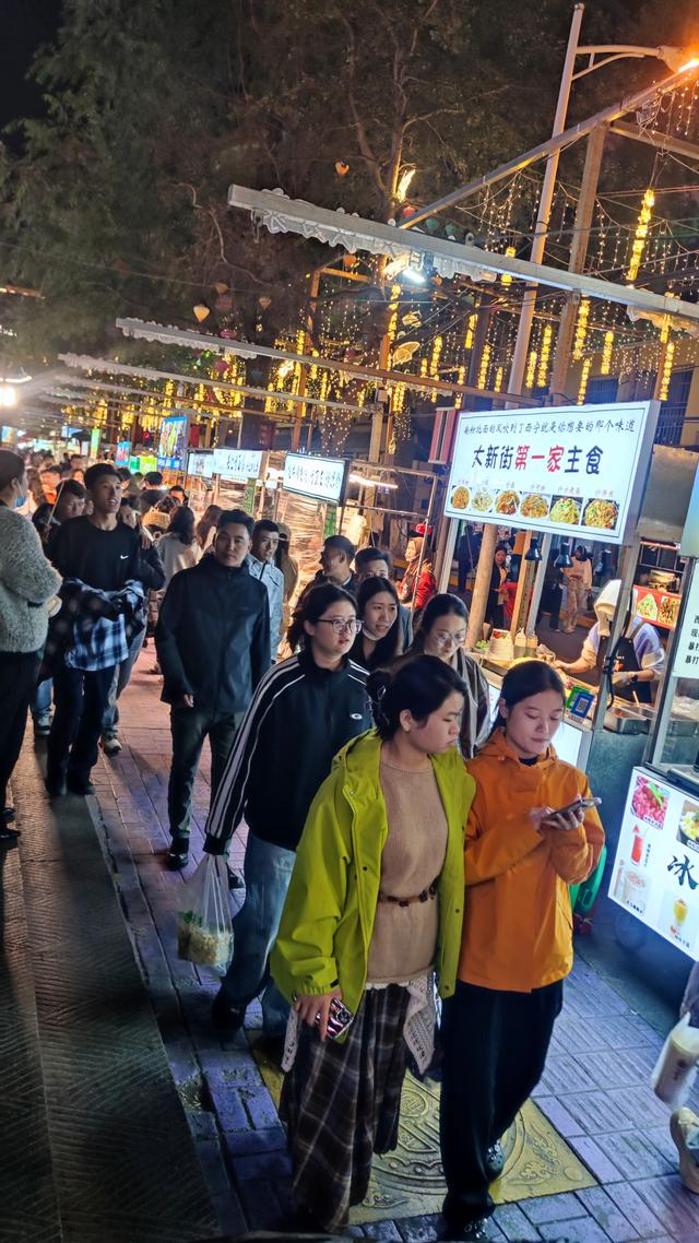 藏传佛教格鲁派四大寺院之一，西宁塔尔寺，碰巧免费进去了