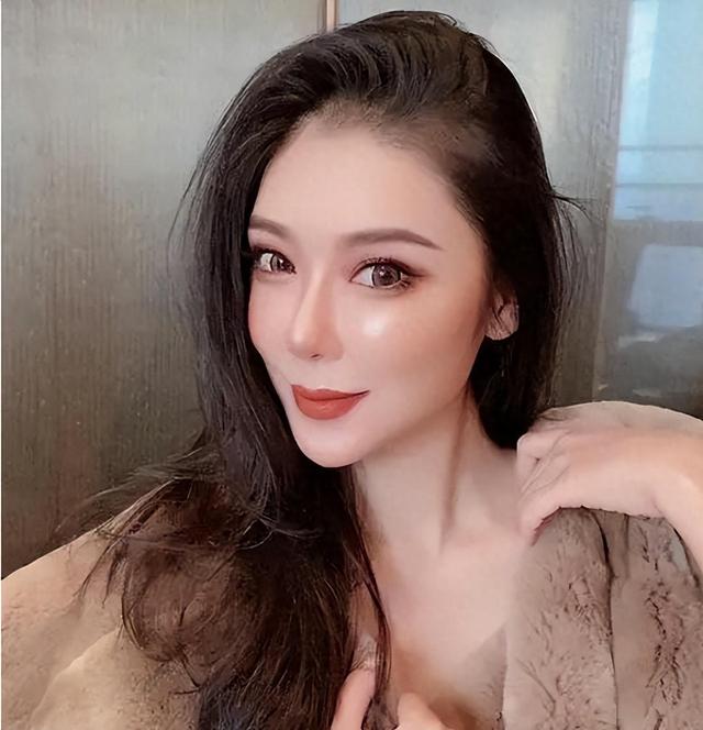 李泽楷被她迷得神魂颠倒，林丹为她不顾妻儿，她究竟有什么魅力？