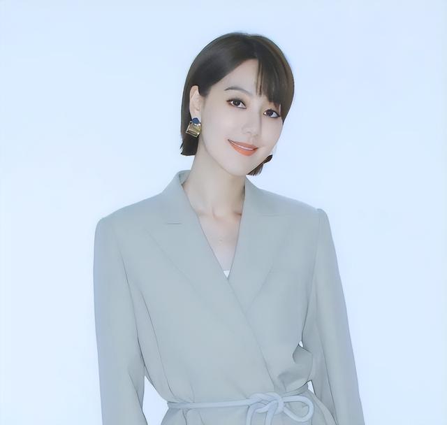 讨好大佬，陪睡上位	，遭央视“开除”：她身上的标签哪个才是真的