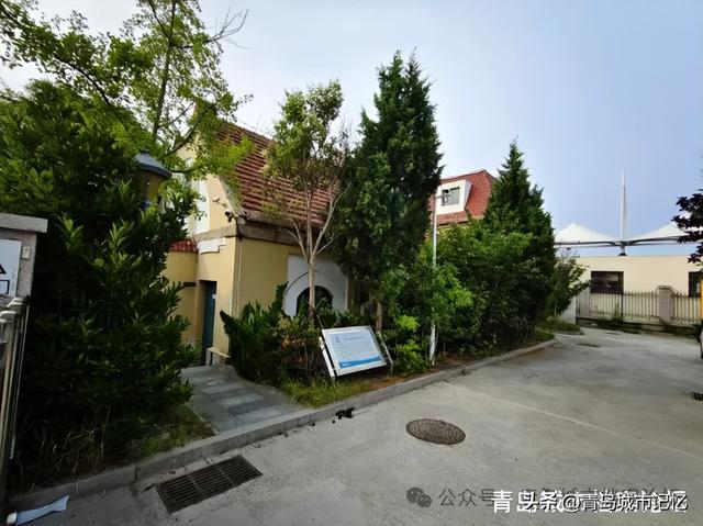 前海沿两座精巧的老泵房，竟然都有120多年的历史了