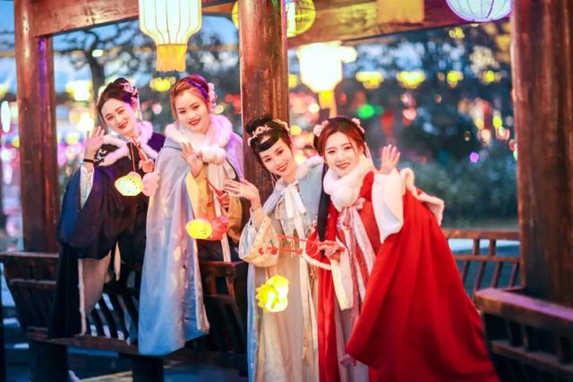 宋“潮”好玩！过年就来开封吧~