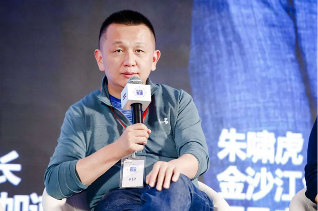 争议缠身仍加码！美女投资人任月之暗面总裁，押注AI战场定输赢？