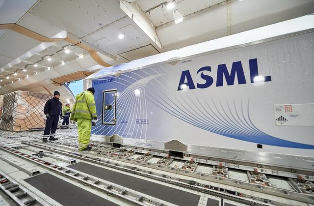 不装了，荷兰就光刻机对中国亮明态度，日本意识到“上当”了