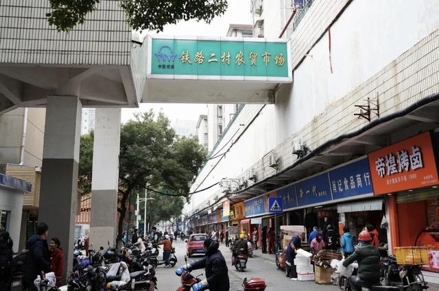 今年国庆，为什么是这座城拿了爽文剧本？
