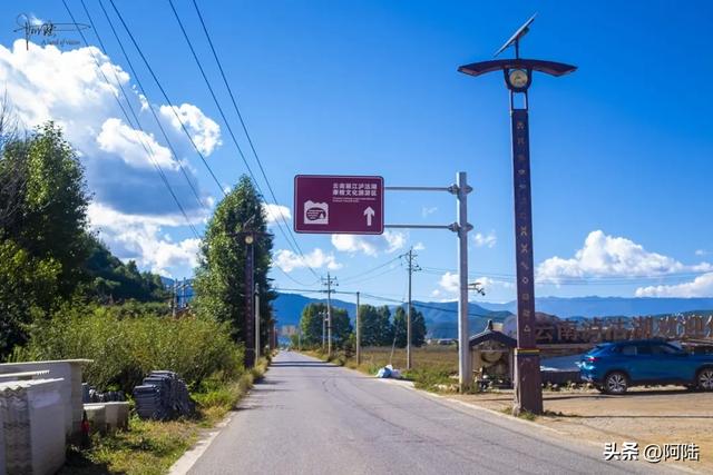 一边云南一边四川,于是泸沽湖被一分为二,成了两个4A级景区