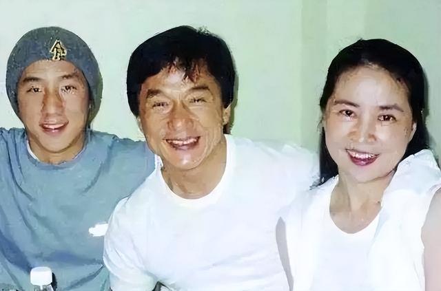 隐婚生子真相大白4个月，43岁房祖名真实现状曝光，成龙没说谎