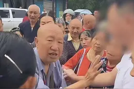 专业碰瓷！小伙扶老人被讹反转，老人惹众怒被骂图片