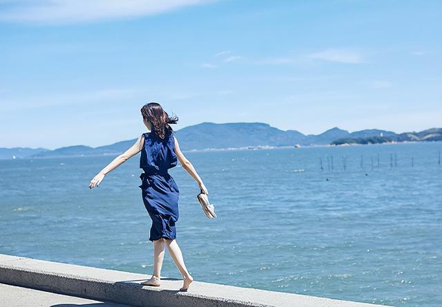 便利生活爽一时？AI展示2050年久坐后果，看完想立刻起身