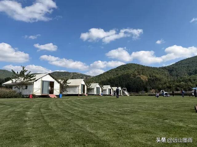 随走呈贡大学城，逛梁王湖、转小土林，感受多彩的秋冬世界，休闲