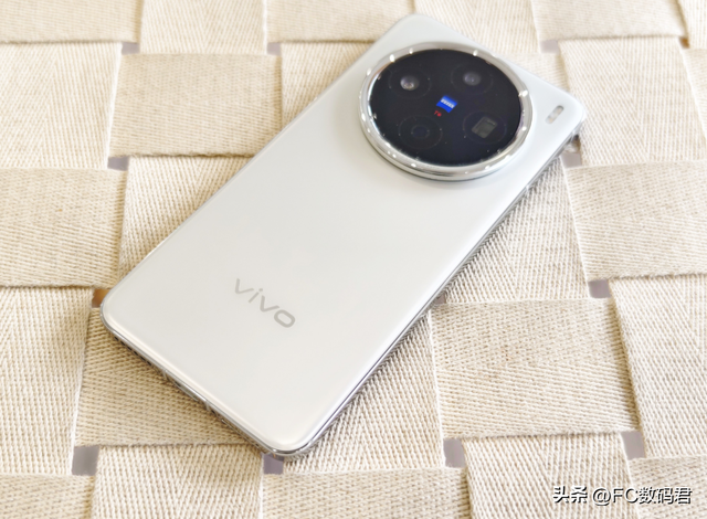 纠结党必看！OPPO Find X8、vivo X200、真我 GT7 Pro、iQOO13咋选？