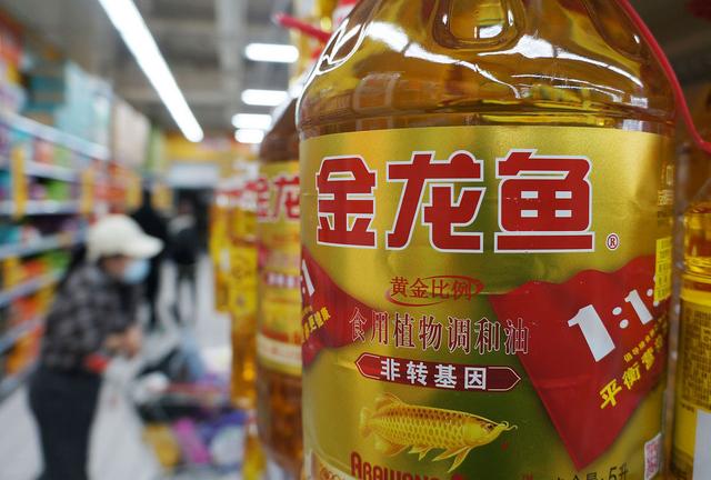 新加坡总理公开支持高市后，被罚18亿账单的金龙鱼，凉得更快了