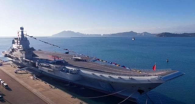 中美法航母对比一天跑多远：美国1335公里，法国1200公里，中国呢