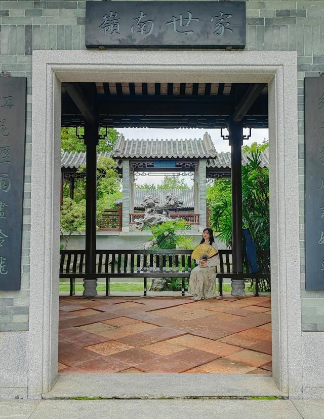 厦门园博苑十大园区之岭南园，占地面积4.45公顷，有4个城市展园