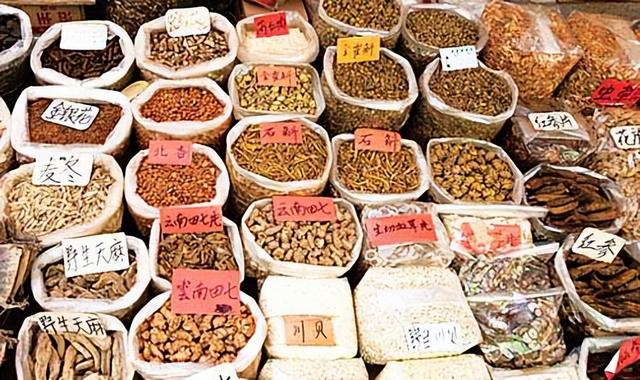 大量日本游客涌入北京，打着旅游幌子不去旅游不吃美食，为啥来？