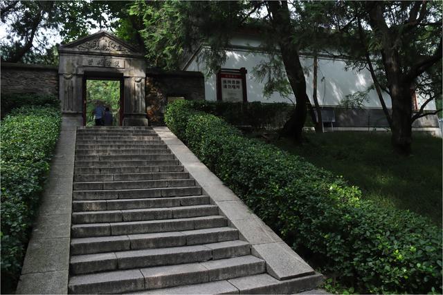“青山依旧在，几度夕阳红”的北京香山