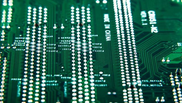 量子芯片有多牛？5分钟完成超算千年任务，未来已来