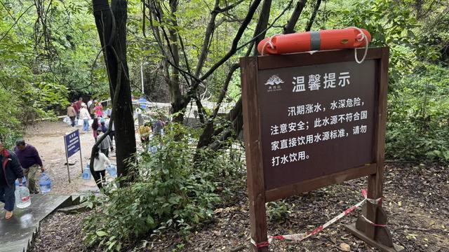 南宁青秀山脚下的水源地,来取水的人络绎不绝,你喝过这里的水吗